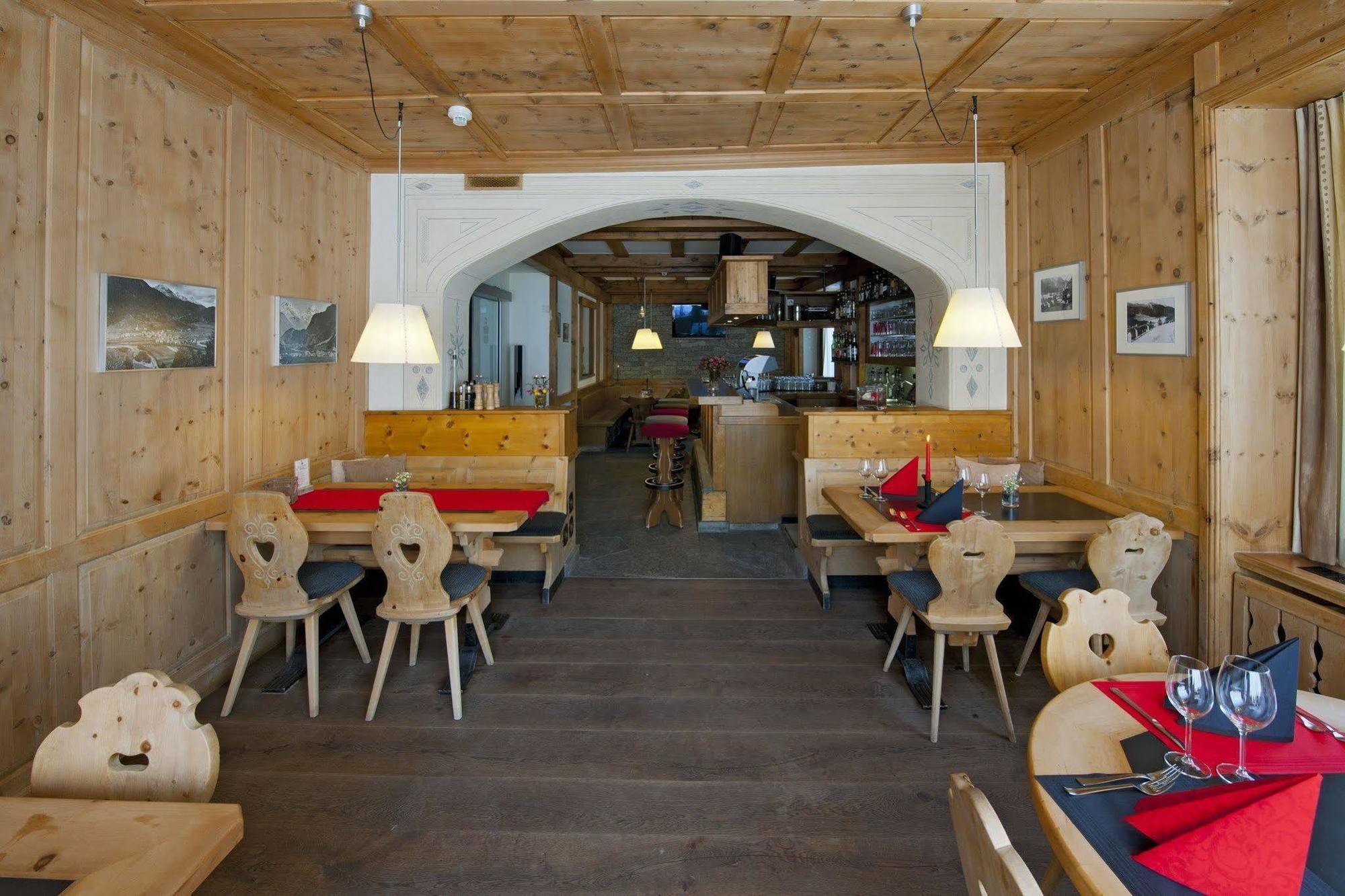 Hotel Crusch Alba Zernez Zewnętrze zdjęcie